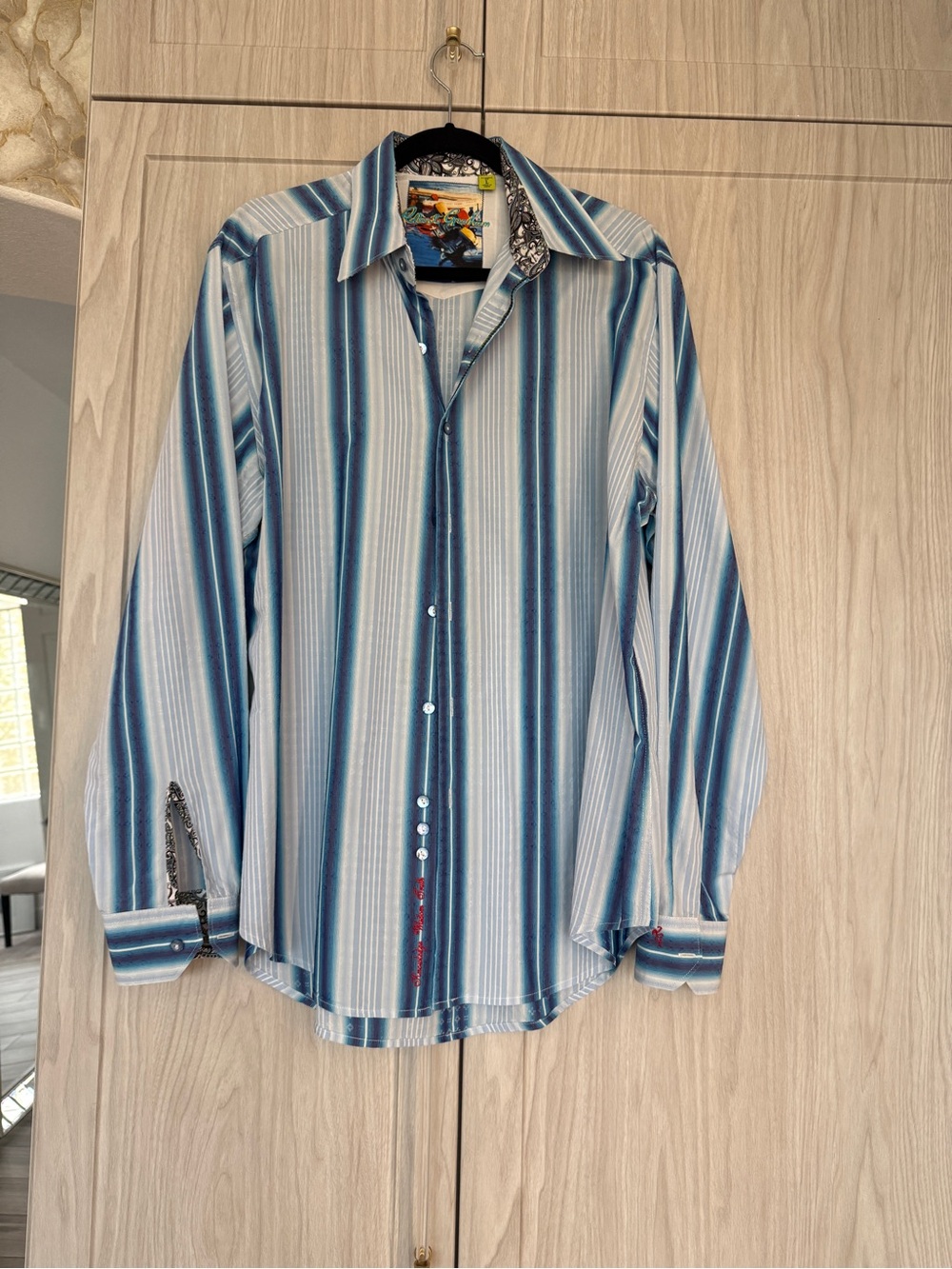 Robert Graham Men's Blue & White Multi-Stripe Button-Down Shirt